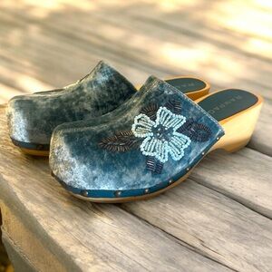 Unique Blue Velvet Embroidered Spring Clogs